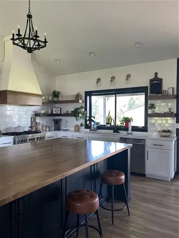 $625,000 | 576 East 47th Highway, Girard, KS 66743