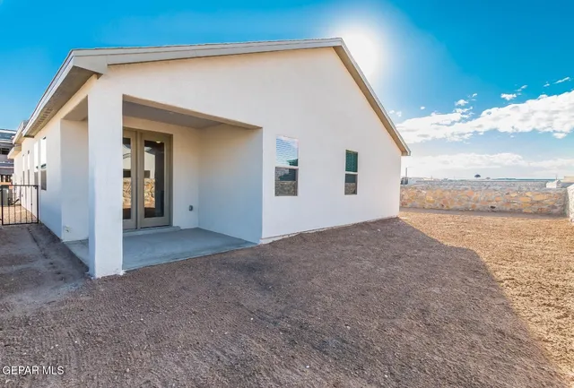 a view of a big room with closet and utility room