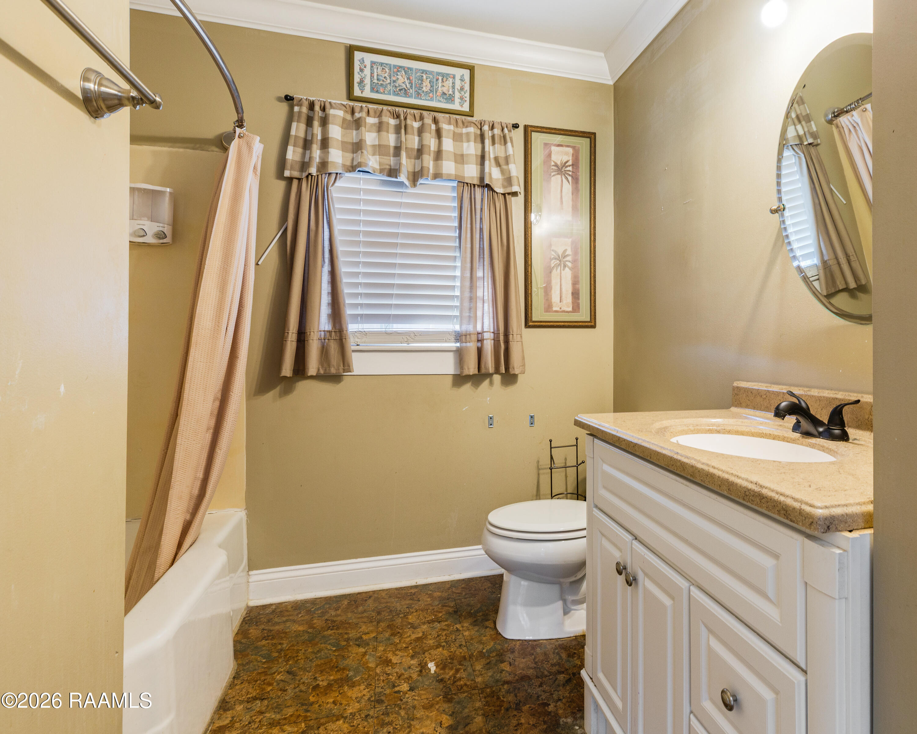 220 Sanders Street Franklin, LA 70538 - Photo 8 of 14 Primary Bath