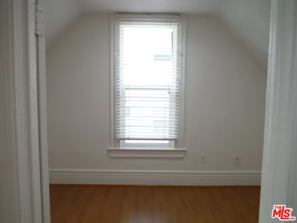 $4,950 | 1805 West 12th Place, Los Angeles, CA 90006