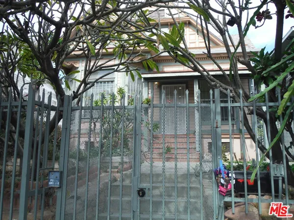 $4,950 | 1805 West 12th Place, Los Angeles, CA 90006