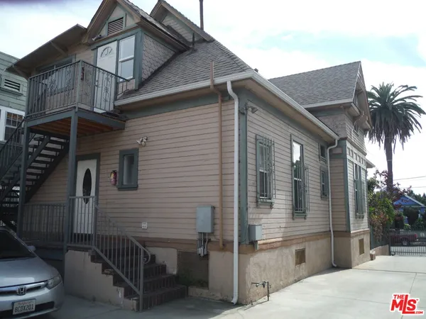 $4,950 | 1805 West 12th Place, Los Angeles, CA 90006