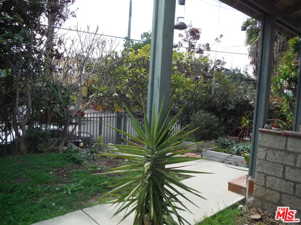 $4,950 | 1805 West 12th Place, Los Angeles, CA 90006