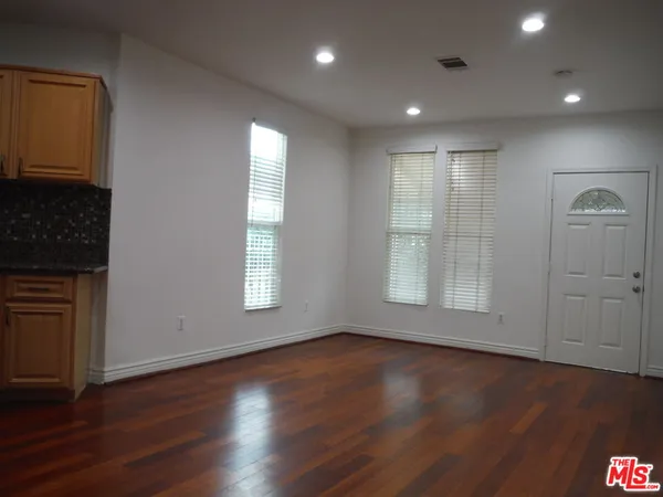 $4,950 | 1805 West 12th Place, Los Angeles, CA 90006