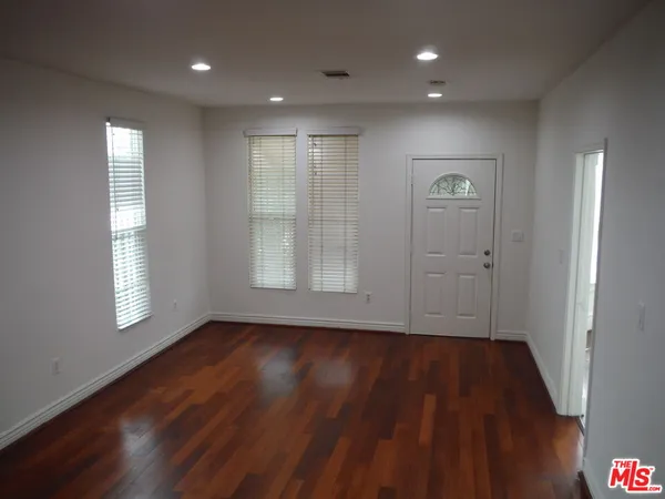 $4,950 | 1805 West 12th Place, Los Angeles, CA 90006
