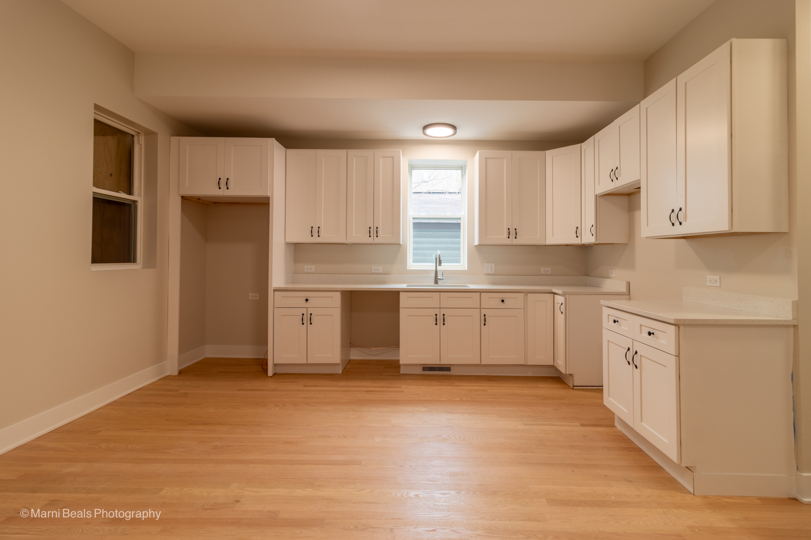 6445 South Rhodes Avenue Chicago, IL 60637 - Photo 3 of 25 Gallery Image 3