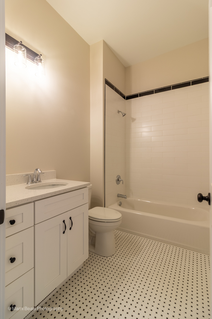 6445 South Rhodes Avenue Chicago, IL 60637 - Photo 4 of 25 Gallery Image 4