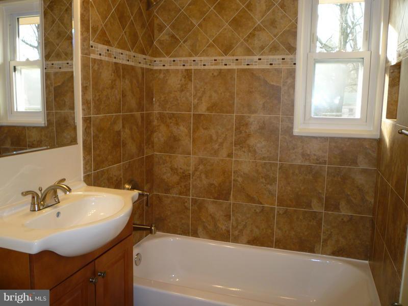 5507 Ivor Street Springfield, VA 22151 - Photo 12 of 23 Bath (Master)
