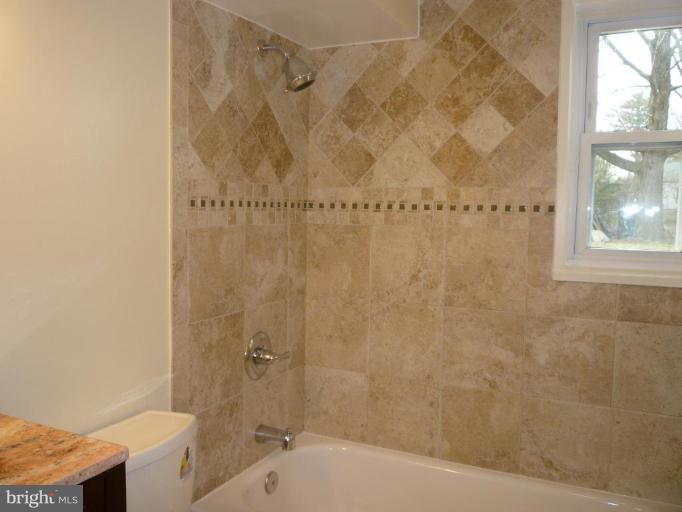 5507 Ivor Street Springfield, VA 22151 - Photo 15 of 23 Bathroon