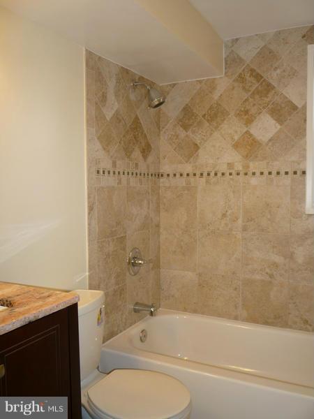 5507 Ivor Street Springfield, VA 22151 - Photo 17 of 23 Bath