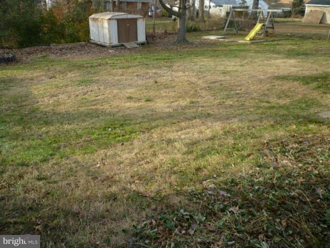 5507 Ivor Street Springfield, VA 22151 - Photo 22 of 23 Back yard