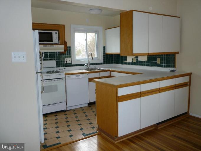 5507 Ivor Street Springfield, VA 22151 - Photo 8 of 23 Kitchen