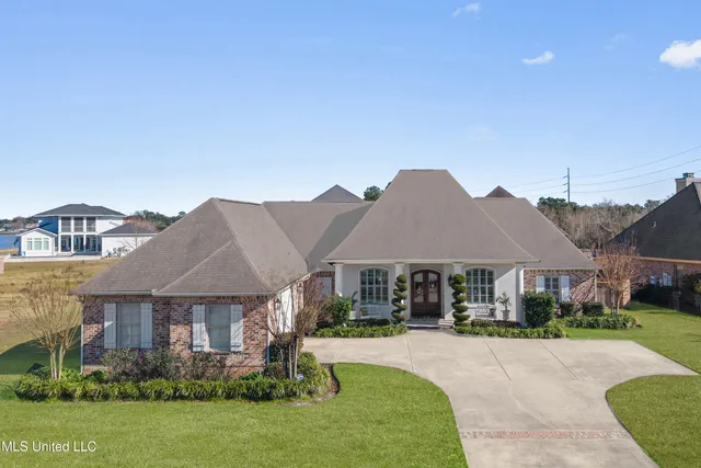 $889,000 | 394 Fly-Away Court, Biloxi, MS 39531