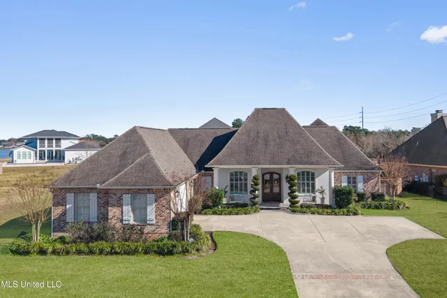 $889,000 | 394 Fly-Away Court, Biloxi, MS 39531