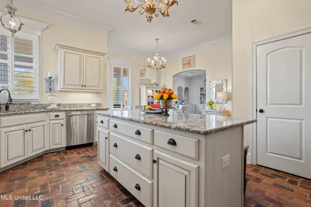 $889,000 | 394 Fly-Away Court, Biloxi, MS 39531