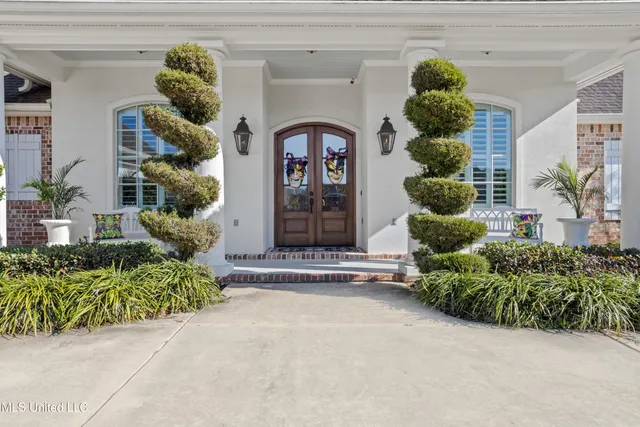 $889,000 | 394 Fly-Away Court, Biloxi, MS 39531