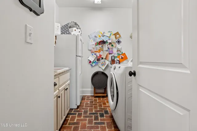 $889,000 | 394 Fly-Away Court, Biloxi, MS 39531