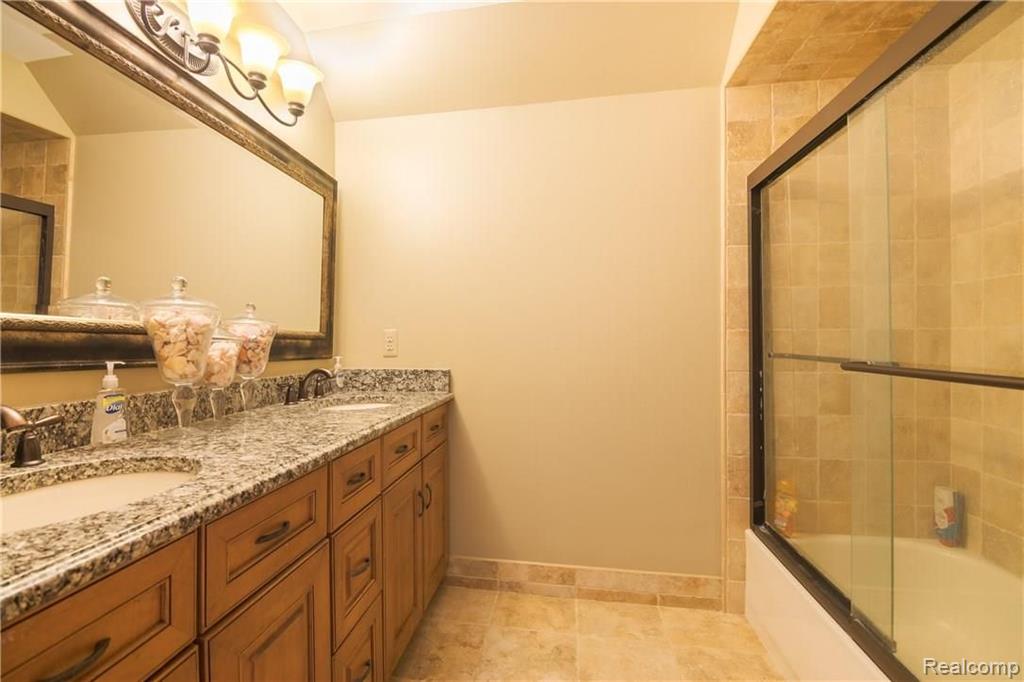 4186 Oak Tree Circle Rochester, MI 48306 - Photo 29 of 54