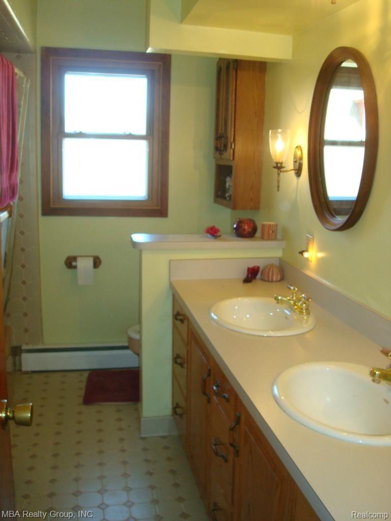 29184 King Road Romulus, MI 48174 - Photo 9 of 13 069.jpg