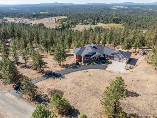 $899,900 | 6708 East Matthew Road, Chattaroy, WA 99003