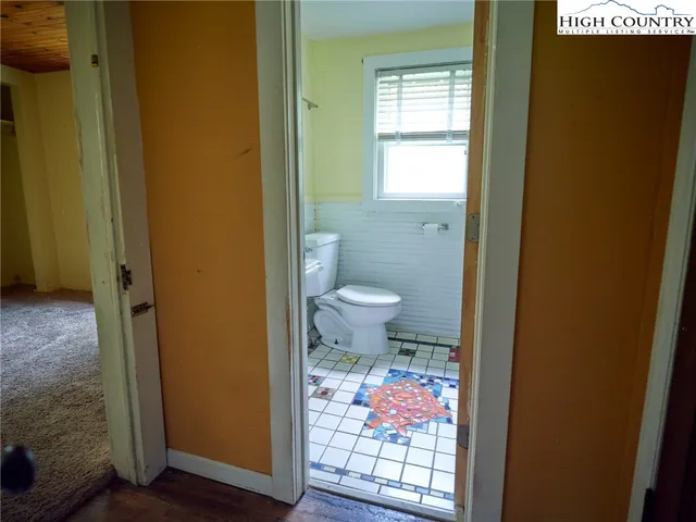 a bathroom with a toilet