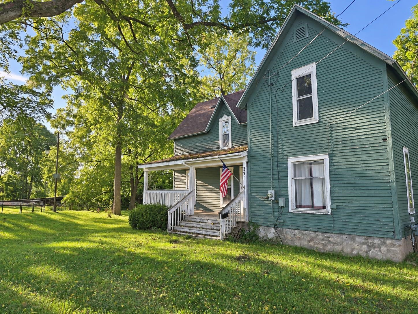 321 Ely Street Alma, MI 48801 - Photo 1 of 21 1950481-da091cd6-b265-4121-8e74-e5a0a1eb79d6.JPG