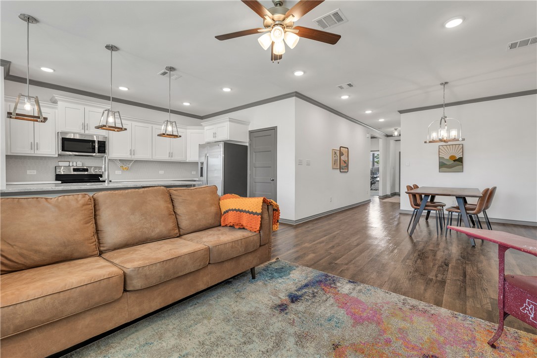 1000 Granite Court Bryan, TX 77803 - Photo 10 of 34