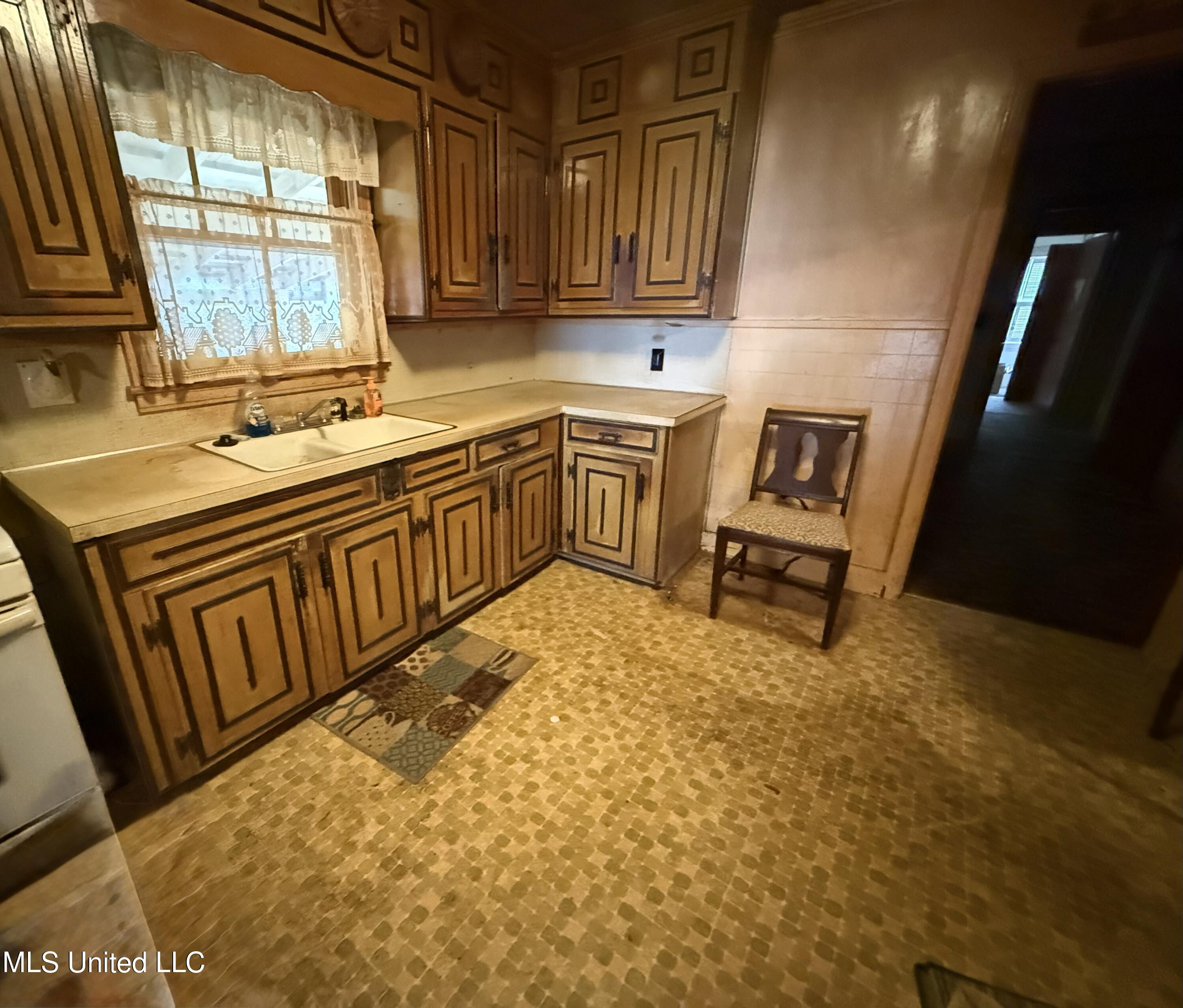 108 Lucas Street Brookhaven, MS 39601 - Photo 4 of 11 IMG_3996