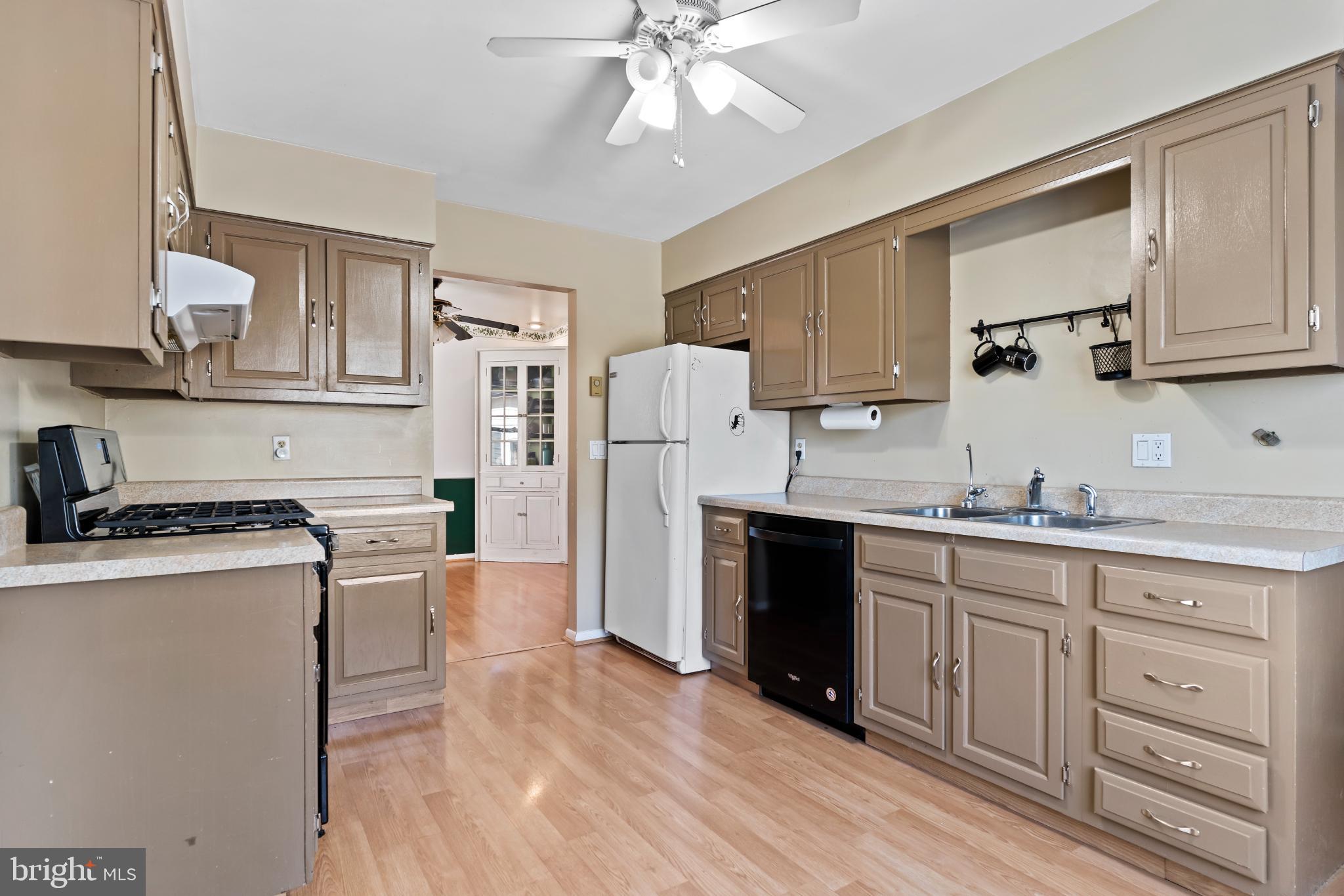 1434 Yorktowne Road Mechanicsburg, PA 17050 - Photo 11 of 30 Charming kitchen with modern amenities.