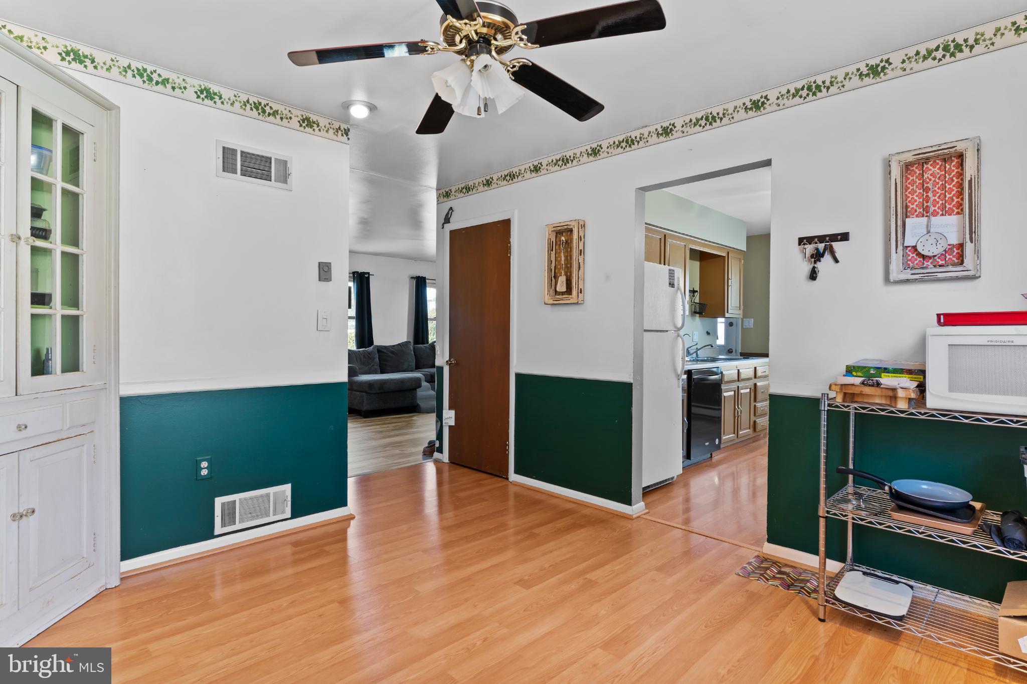 1434 Yorktowne Road Mechanicsburg, PA 17050 - Photo 14 of 30 Charming entryway with vibrant accents.