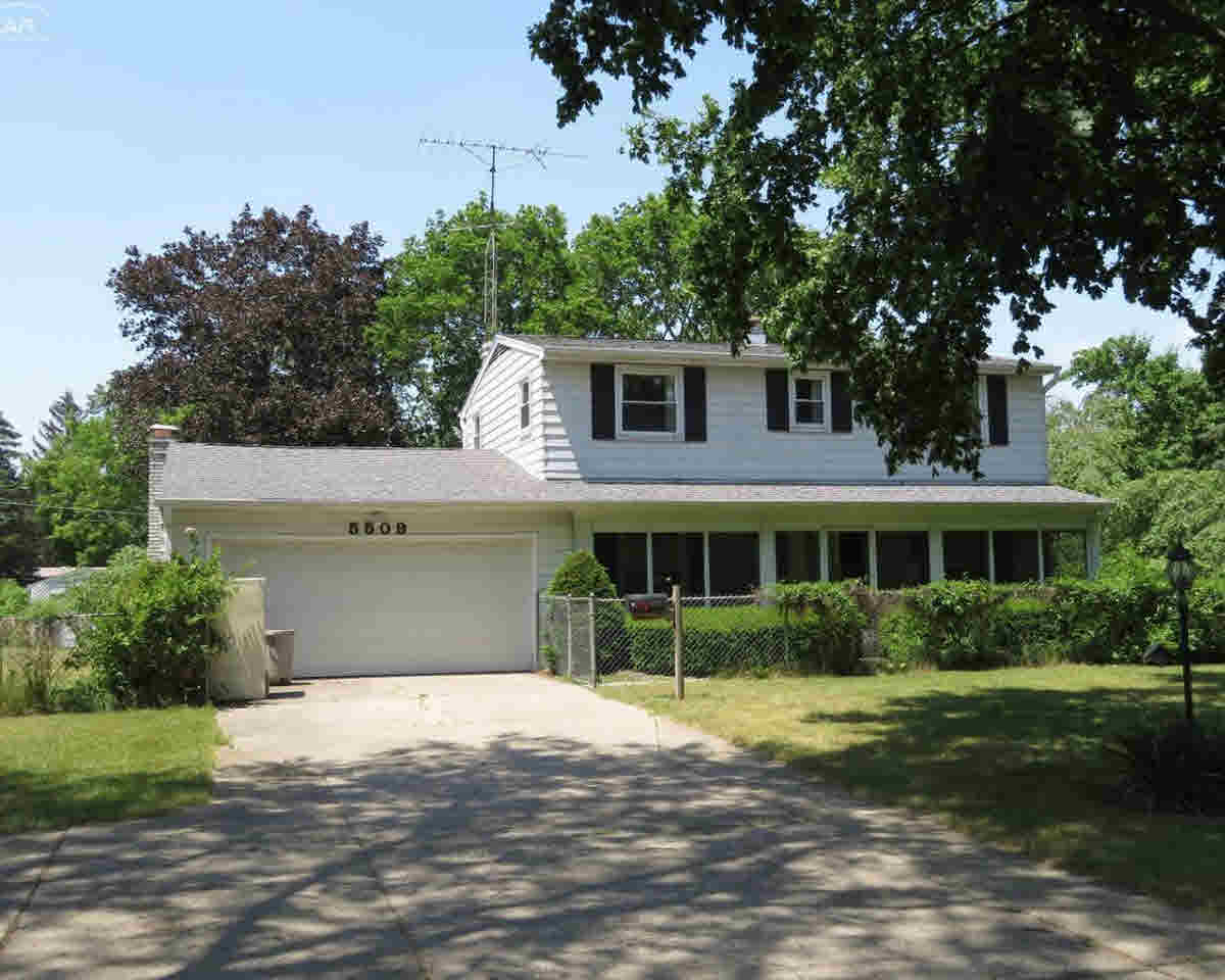 5509 North Seymour Road Flushing, MI 48433 - Photo 10 of 37 21311562-9.JPG