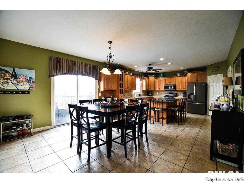 6420 Winterberry Lane Springfield, IL 62712 - Photo 8 of 33 Gallery Image 8