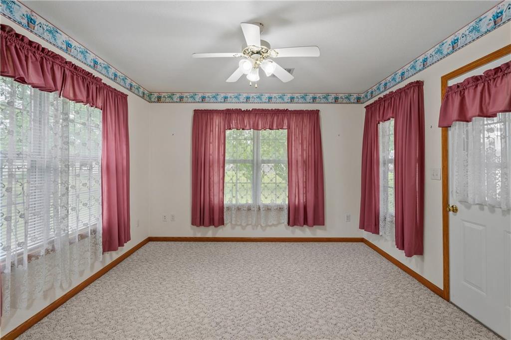1006 South Ridgeway Street Caney, KS 67333 - Photo 10 of 29