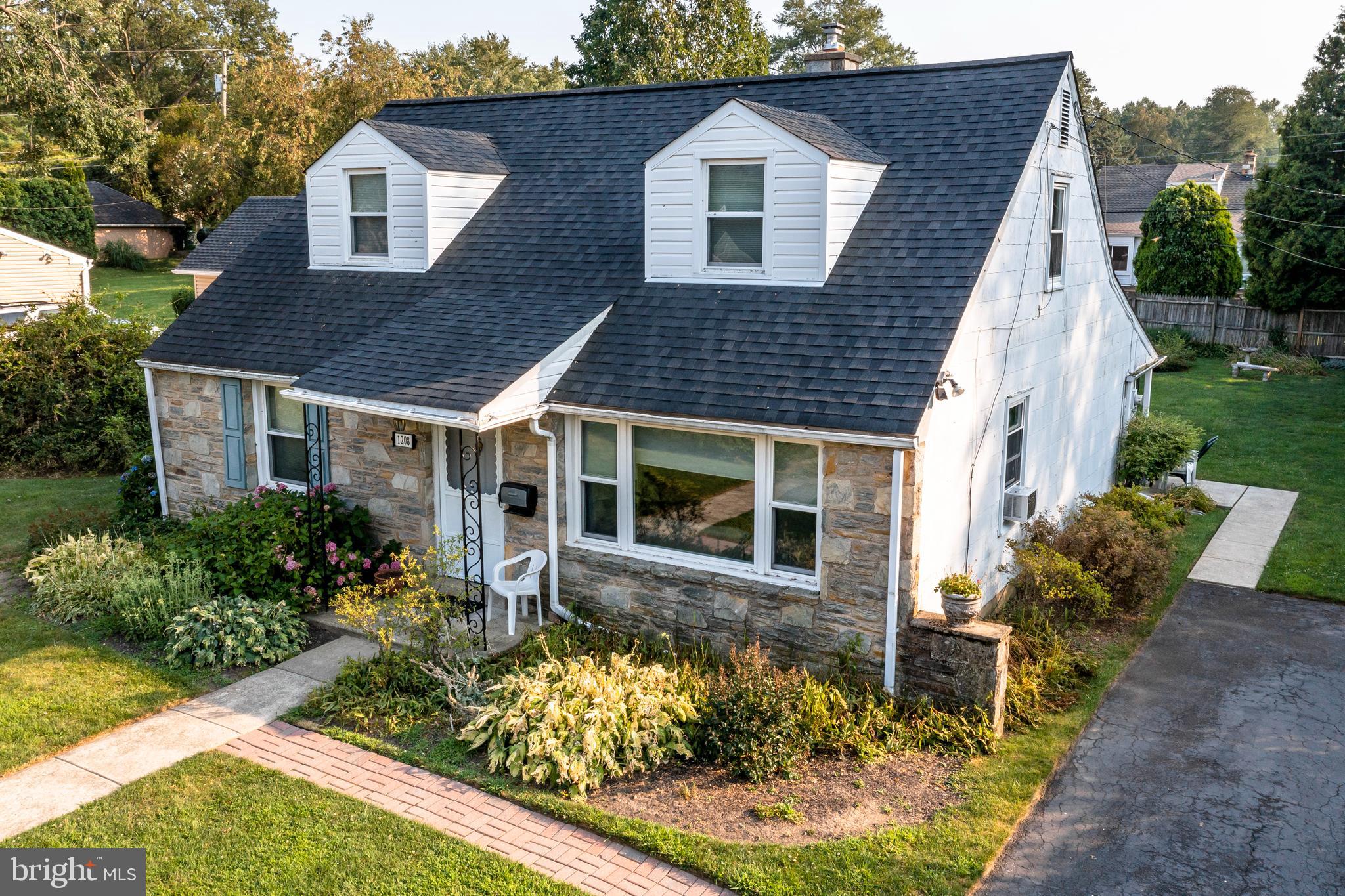 1208 Larchwood Road Flourtown, PA 19031 - Photo 2 of 37