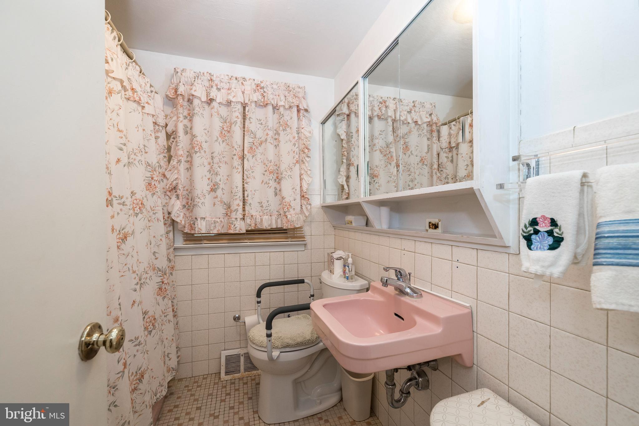 1208 Larchwood Road Flourtown, PA 19031 - Photo 22 of 37