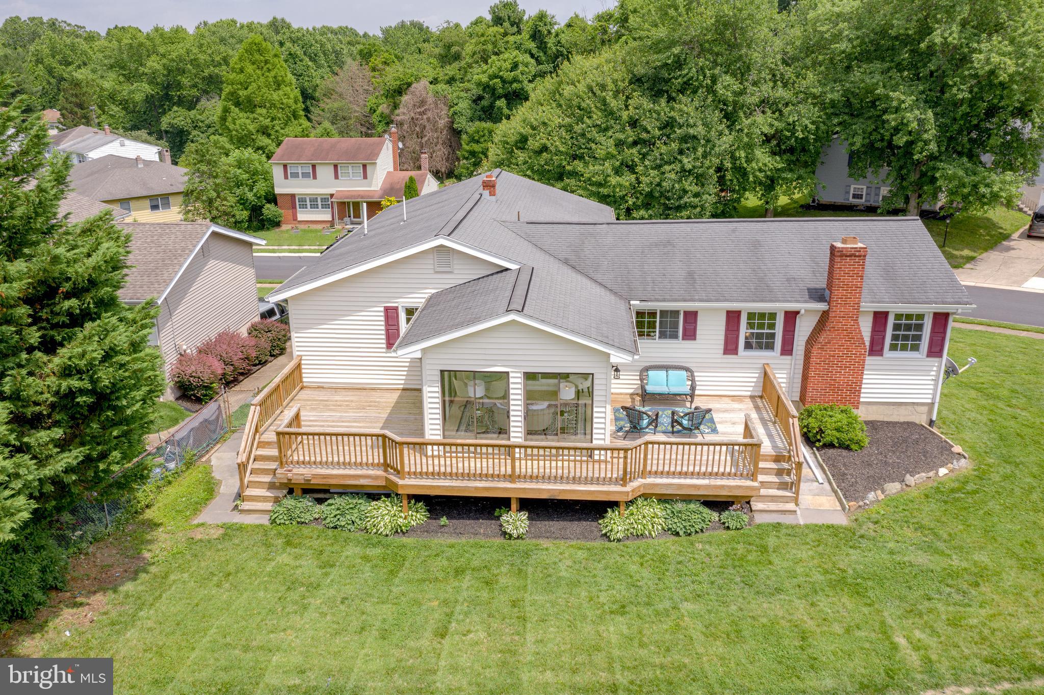 38 Vansant Road Newark, DE 19711 - Photo 35 of 42 Oversized rear deck with eating and seating areas