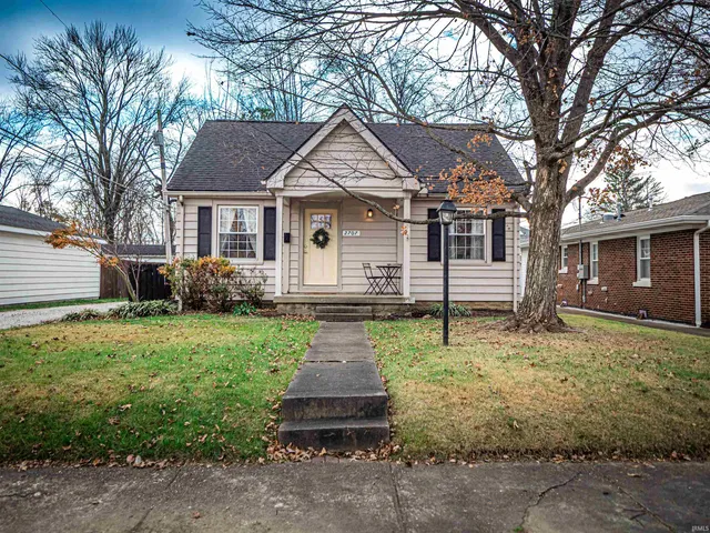 $249,900 | 2707 East Chandler Avenue, Evansville, IN 47714