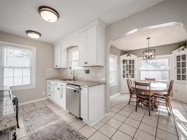 $249,900 | 2707 East Chandler Avenue, Evansville, IN 47714