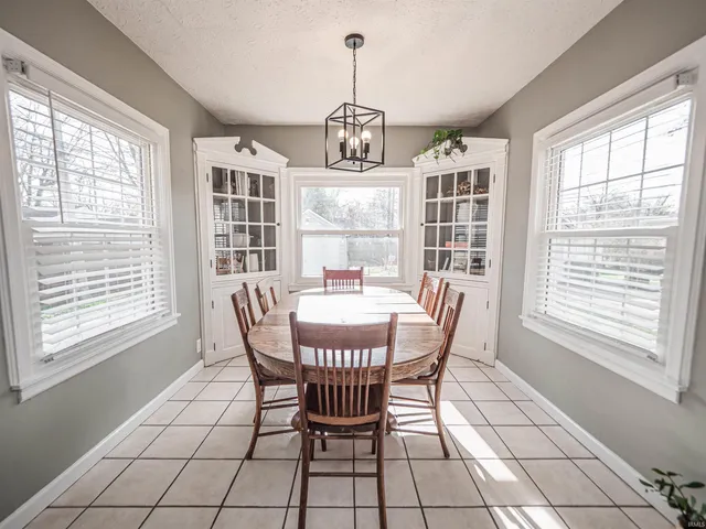 $249,900 | 2707 East Chandler Avenue, Evansville, IN 47714