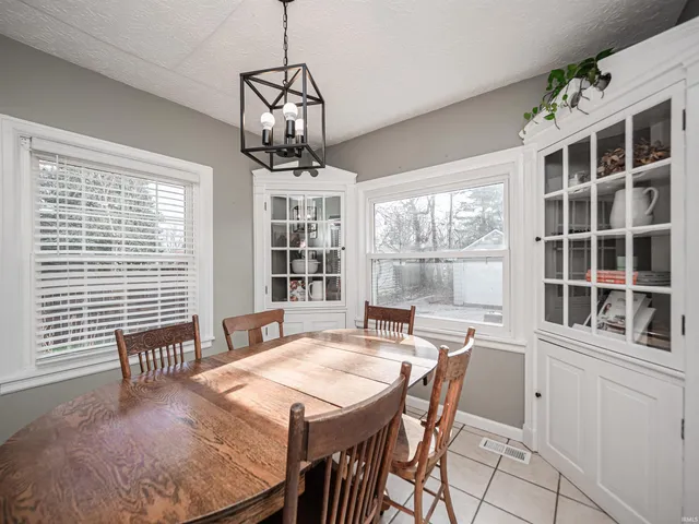 $249,900 | 2707 East Chandler Avenue, Evansville, IN 47714