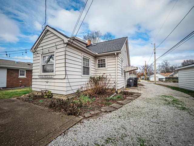 $249,900 | 2707 East Chandler Avenue, Evansville, IN 47714
