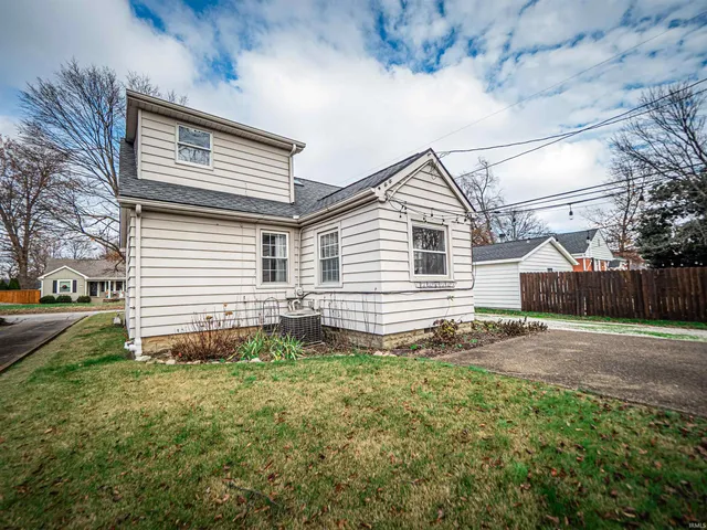 $249,900 | 2707 East Chandler Avenue, Evansville, IN 47714