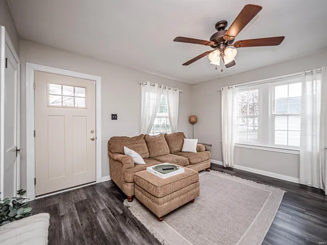 $249,900 | 2707 East Chandler Avenue, Evansville, IN 47714