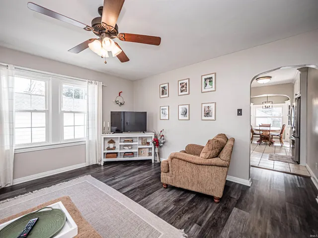 $249,900 | 2707 East Chandler Avenue, Evansville, IN 47714