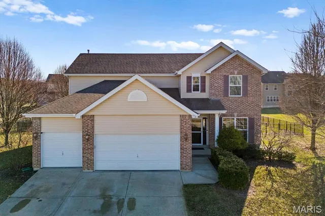 $438,800 | 1012 Crooked Stick Drive, Caseyville, IL 62232