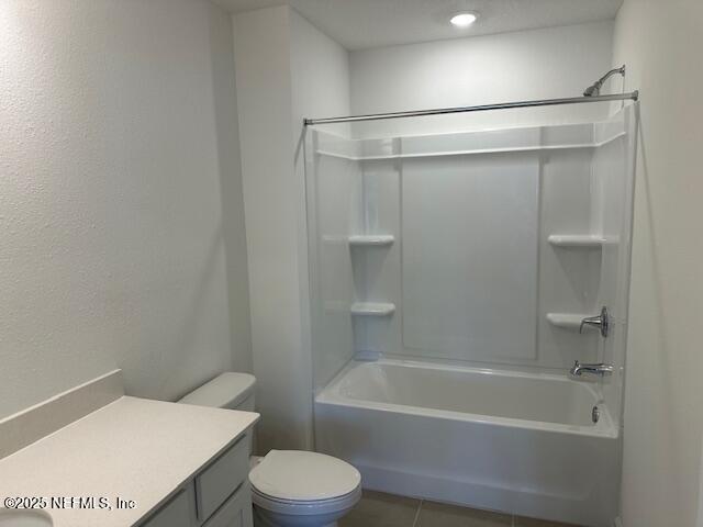 156 Camphor Laurel Road St. Augustine, FL 32092 - Photo 23 of 34 a bathroom with a sink a toilet and a bathtub