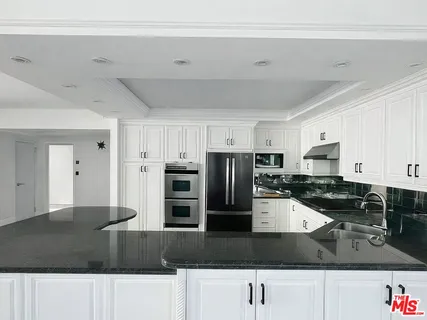 $6,500 | 17366 Sunset Boulevard, Unit 105, Pacific Palisades, CA 90272