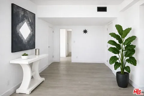$6,500 | 17366 Sunset Boulevard, Unit 105, Pacific Palisades, CA 90272