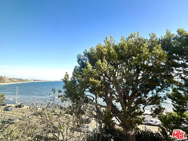 $6,500 | 17366 Sunset Boulevard, Unit 105, Pacific Palisades, CA 90272