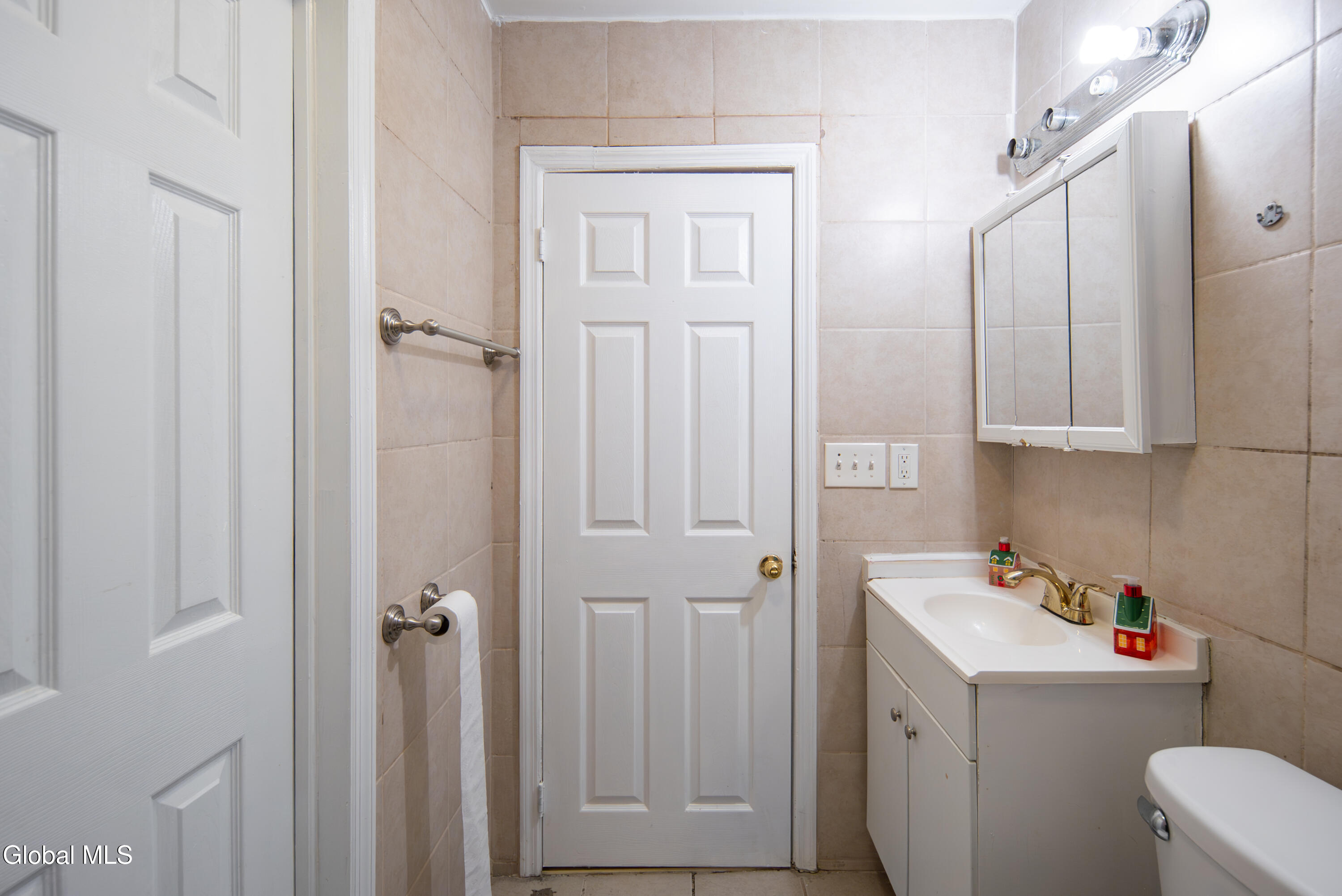 628 4th Street Troy, NY 12180 - Photo 13 of 27 015
